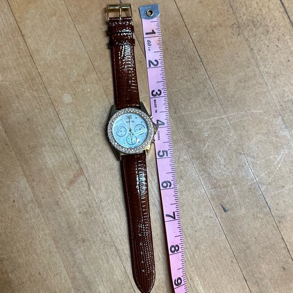 NEW Geneva Ladies Watch Genuine Leather Band | Mother Pearl Face | NWOT - Picture 9 of 9